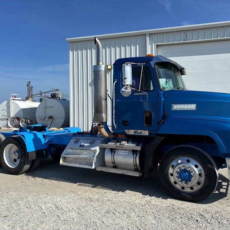 1996 MACK CH613