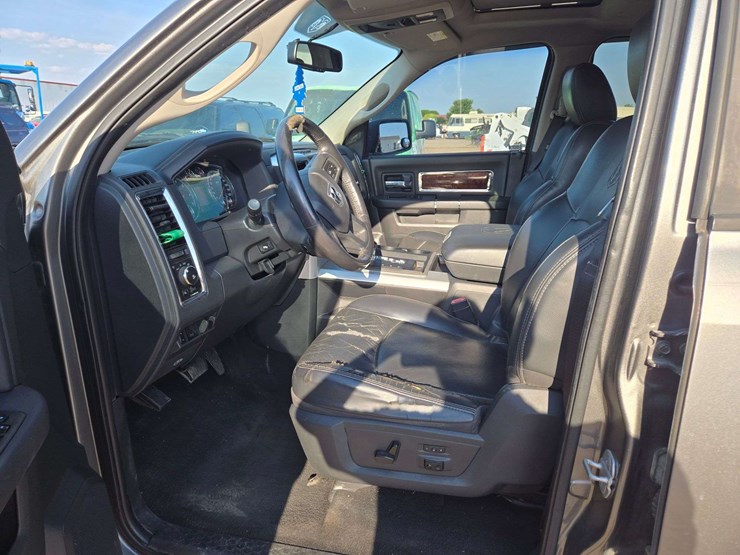 2012-ram-1500-laramie-image-13