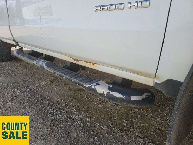 2017-chevrolet-silverado-2500hd-image-39