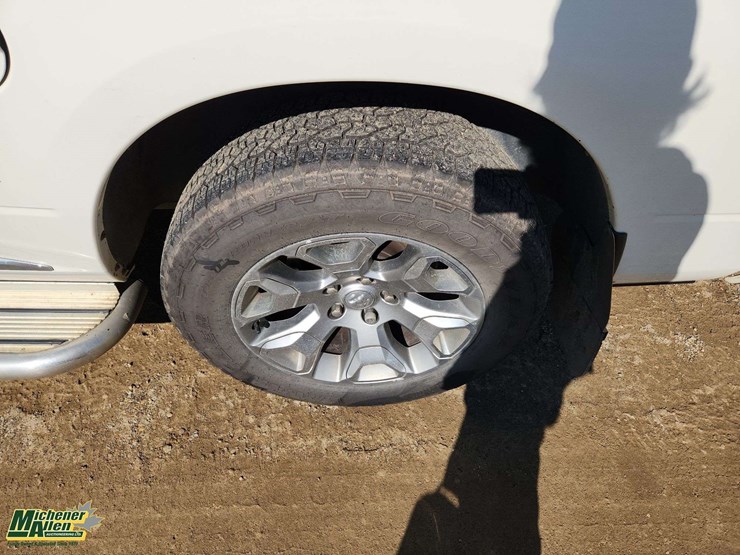 2016-ram-1500-laramie-image-24