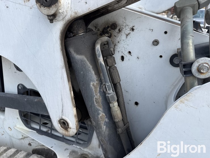 2019-bobcat-t740-image-12