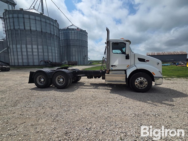2018-peterbilt-579-image-4