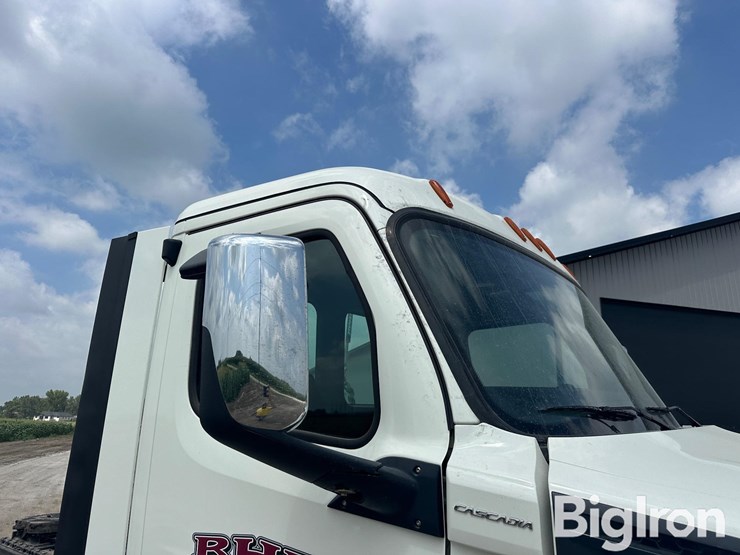 2019-freightliner-cascadia-126-image-19