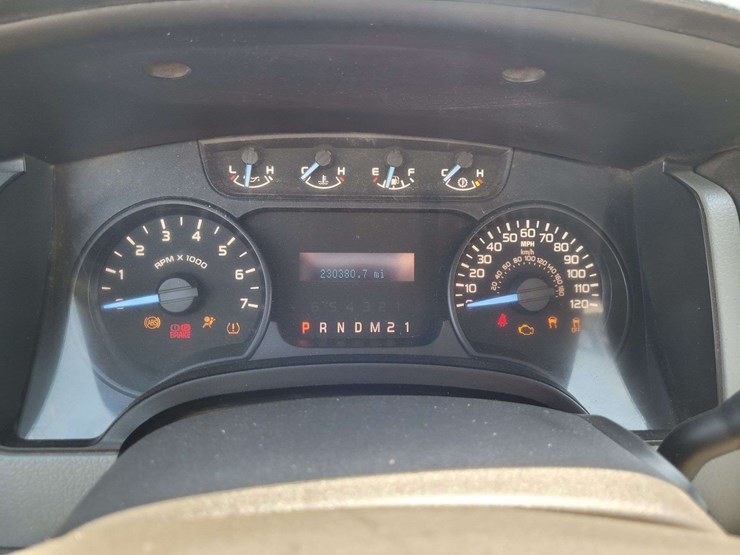 2011-ford-f150-xl-image-10