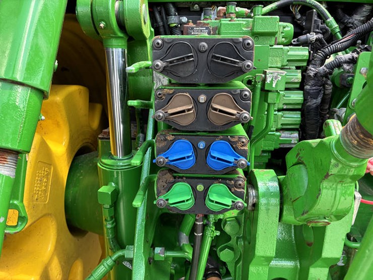 2018-john-deere-8400r-image-31