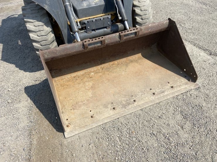deere-320e-image-15
