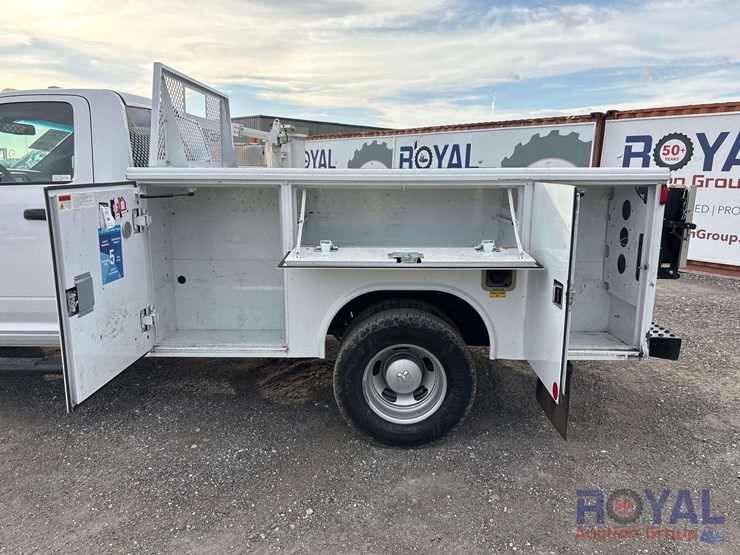 2018-ram-3500-reading-service-truck-with-liftgate-image-17