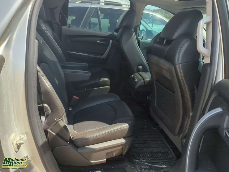 2011-gmc-acadia-image-15