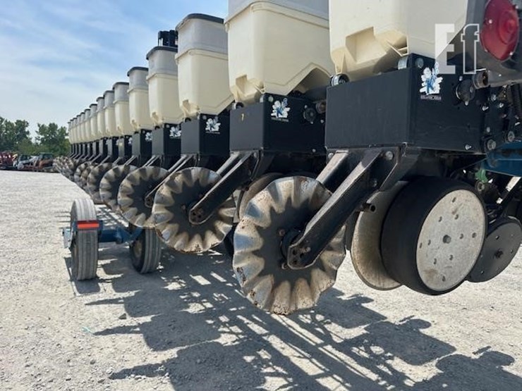 2011-kinze-3660-image-13
