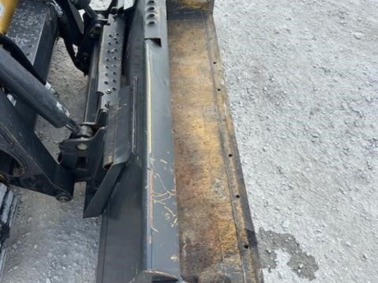 2015-new-holland-c227-image-13