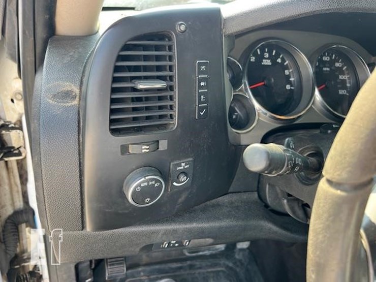 2011-chevrolet-silverado-2500hd-lt-image-42