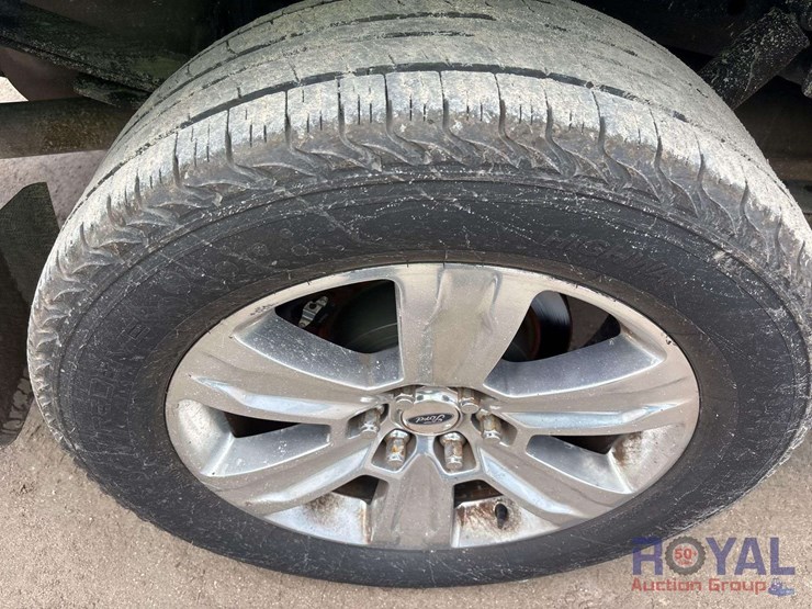 2011-ford-f150-platinum-image-24