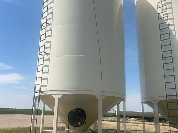 concept-5,000-bushel-hopper-bin,-fully-equipped-with-agi-grainguard-bin-fan-with-7.5-hp-three-phase-electric-motor-image-7