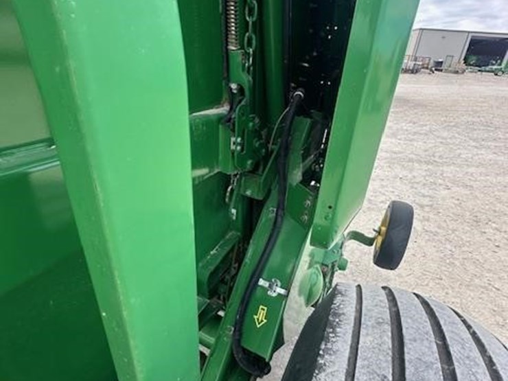 2019-john-deere-560m-image-20