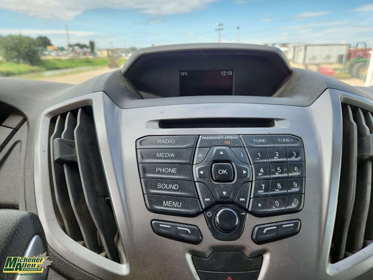 2019-ford-transit-image-16