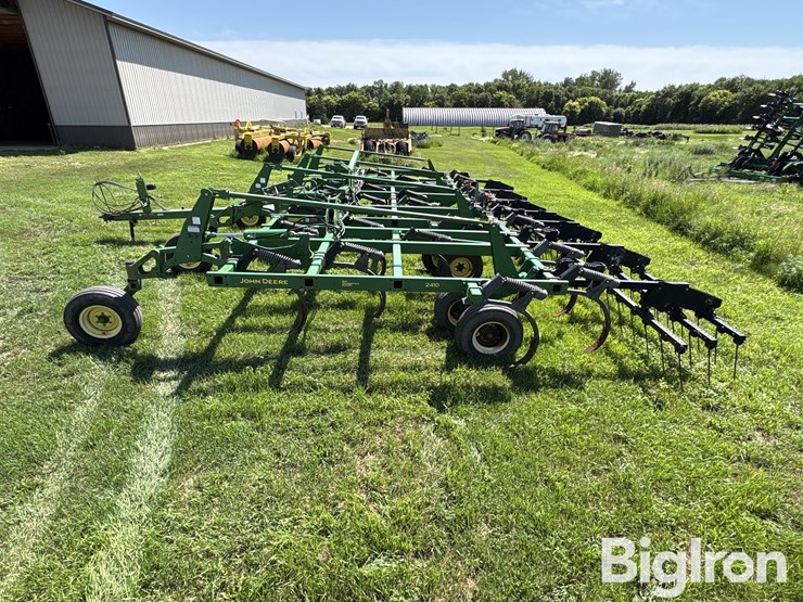 2010-john-deere-2410-image-8