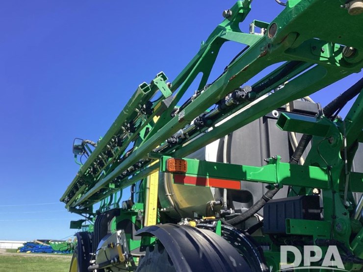 2020-john-deere-r4038-image-11