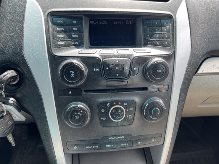 2014-ford-explorer-image-30