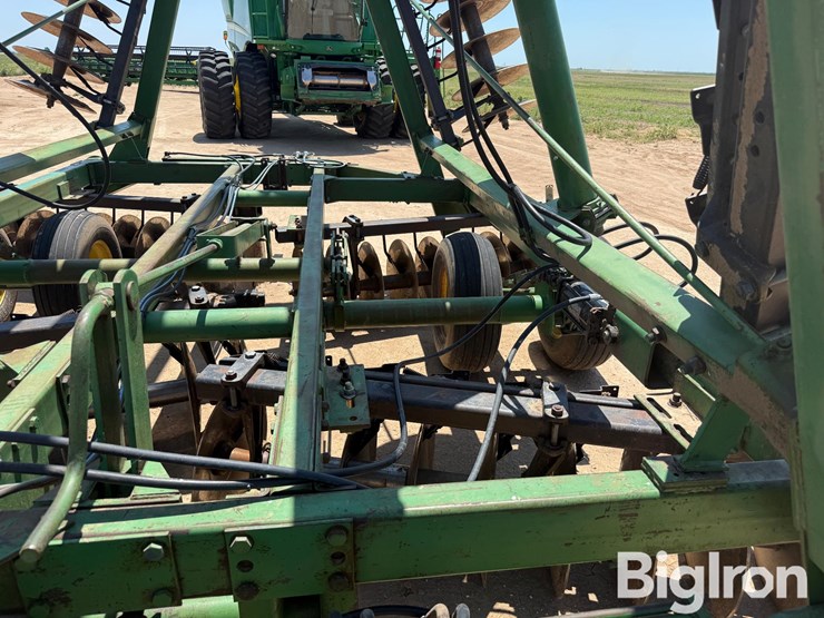 john-deere-235-image-12