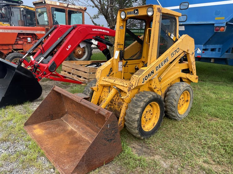 john-deere-570-image-1