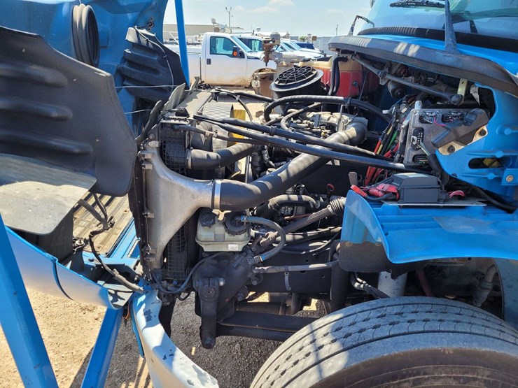2007-freightliner-m2-106-image-18