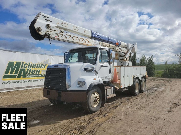 2013-freightliner-108sd-image-1