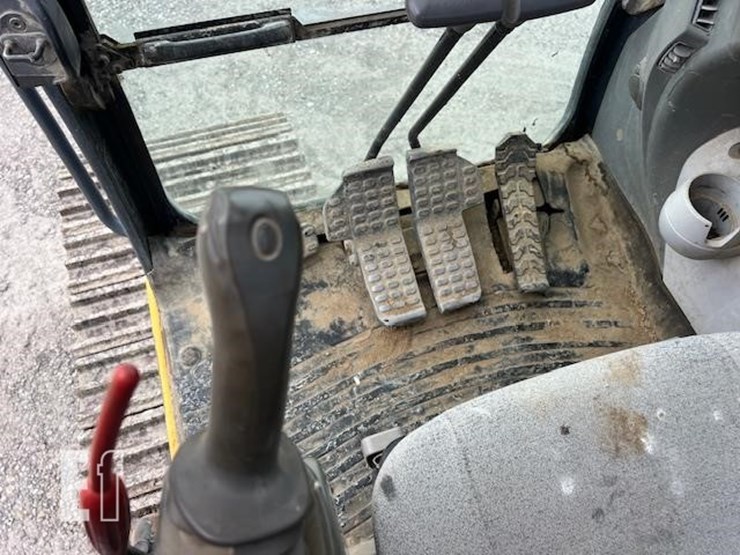 2014-deere-290g-lc-image-55