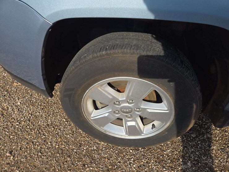 2013-jeep-compass-sport-image-16