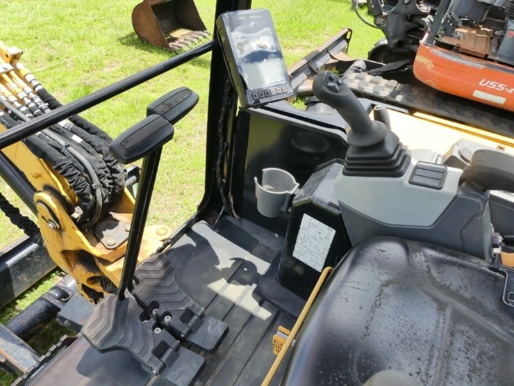 caterpillar-303.5-image-15