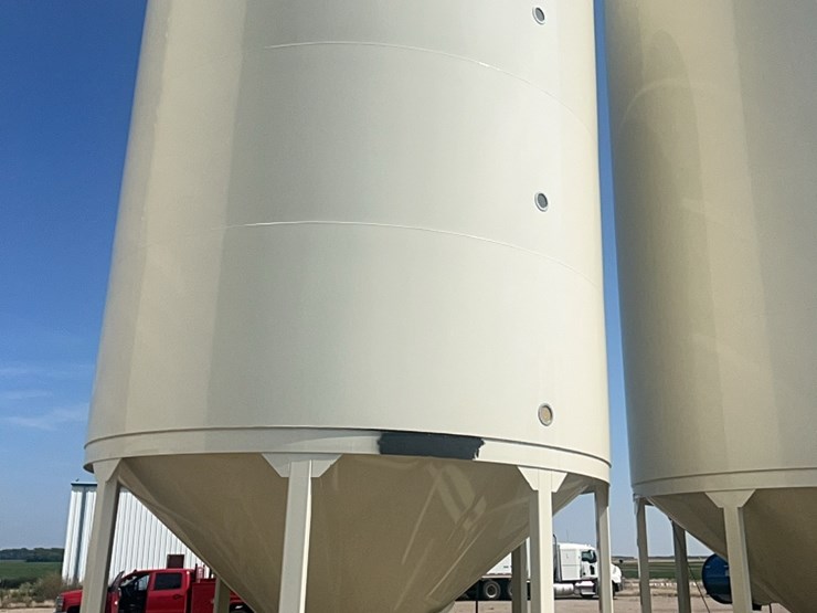 concept-5,000-bushel-hopper-bin,-fully-equipped-with-agi-grainguard-10-hp-bin-fan-with-three-phase-electric-motor-image-14