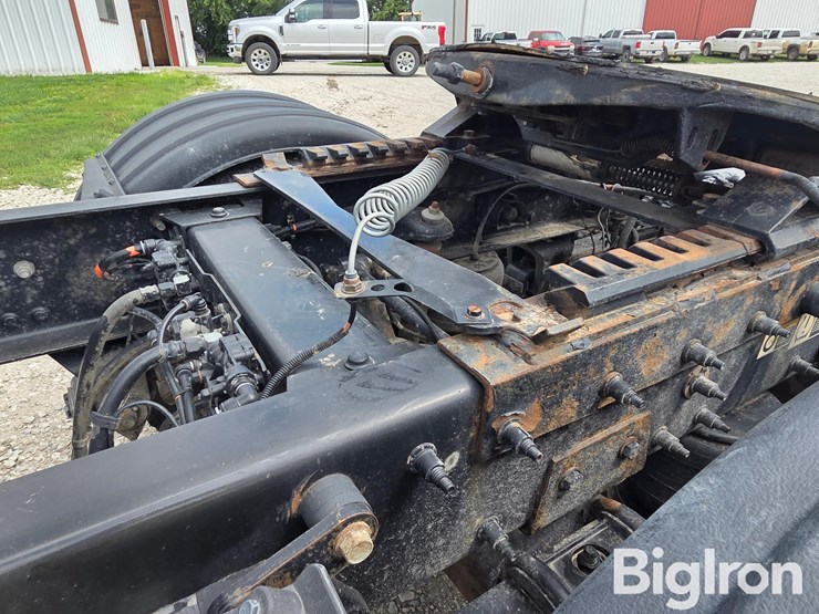 2018-peterbilt-579-image-13