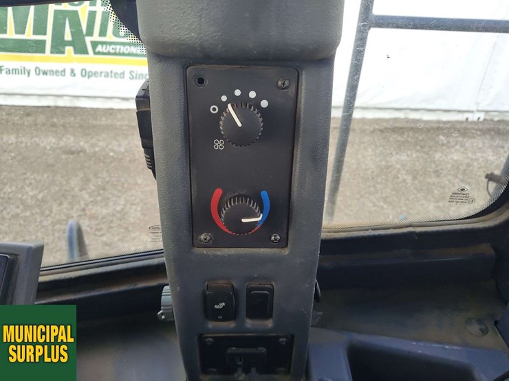 2017-deere-724k-image-28
