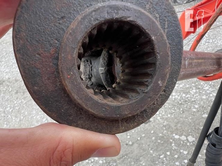 2013-kuhn-fc353gc-image-12