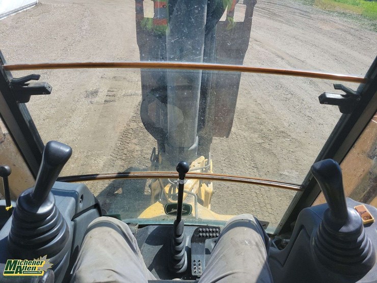2011-deere-710j-image-19