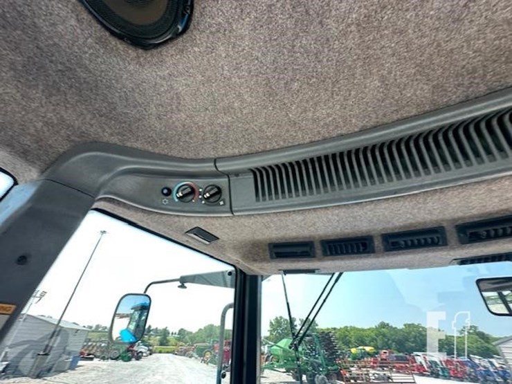 new-holland-8970-image-30