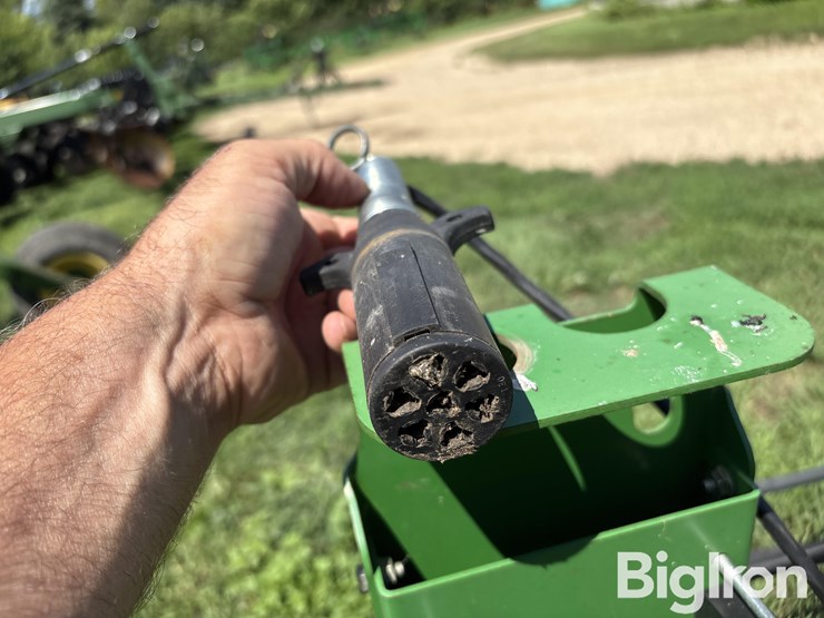 2010-john-deere-2410-image-13