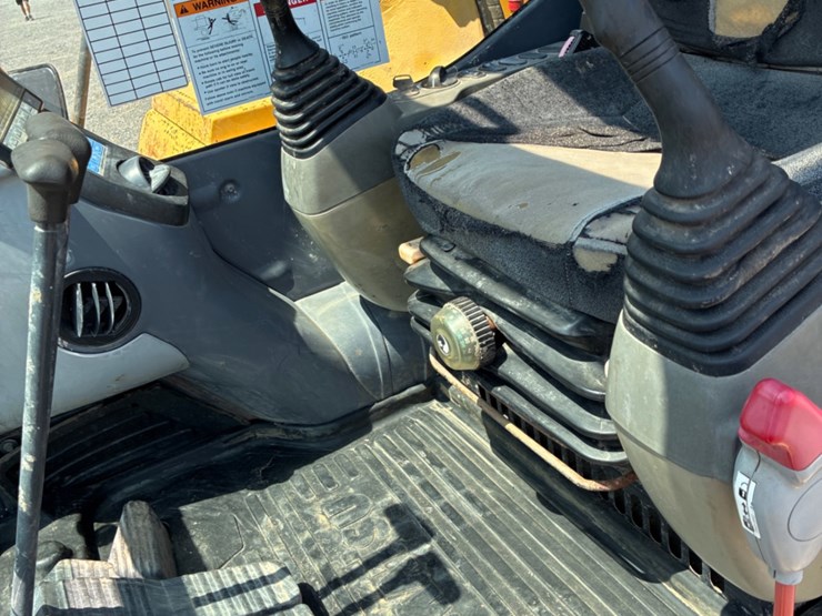 2011-komatsu-pc160-lc-8-image-6