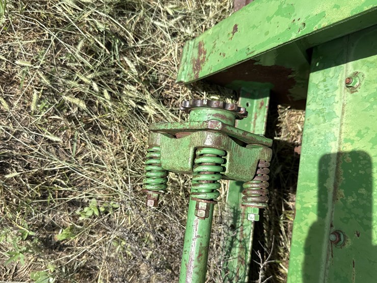 john-deere-12-image-9
