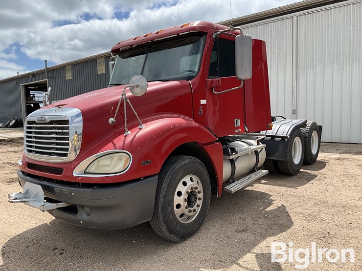 2007-freightliner-columbia-112-image-1