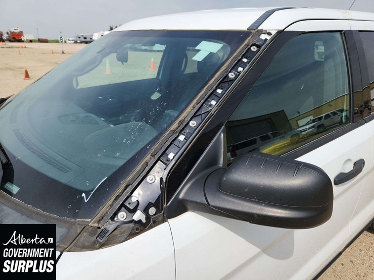 2015-ford-explorer-image-26