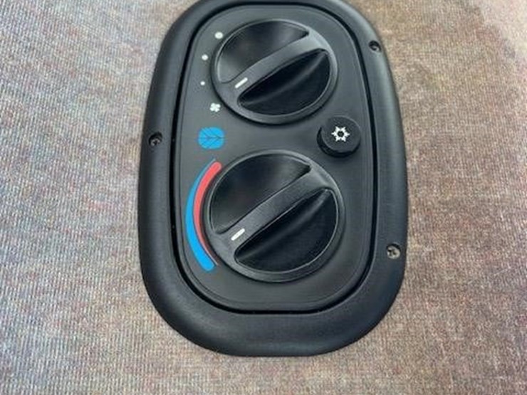 new-holland-tn90f-image-35