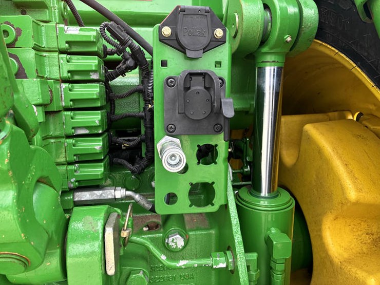 2012-john-deere-8360r-image-33