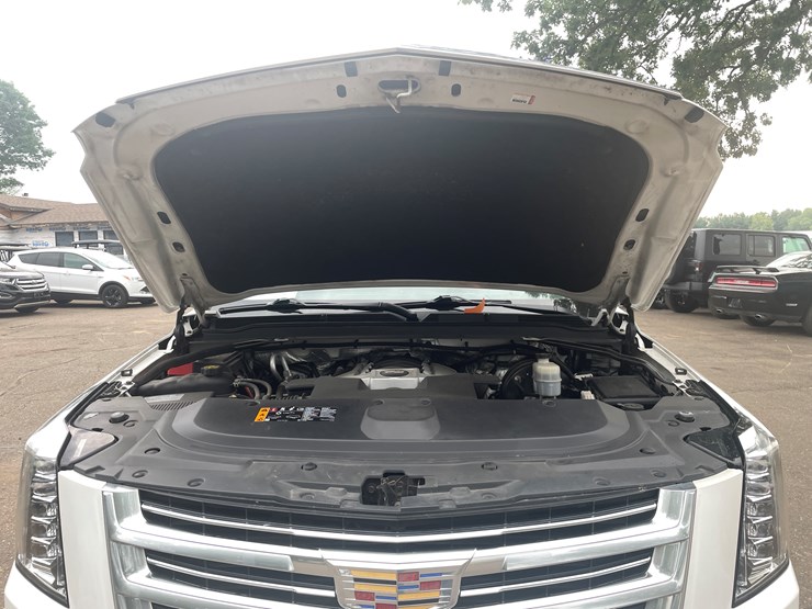 2017-cadillac-escalade-image-72