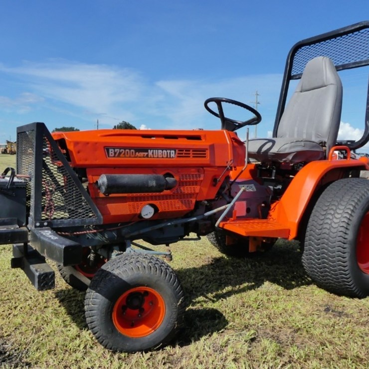 KUBOTA B7200