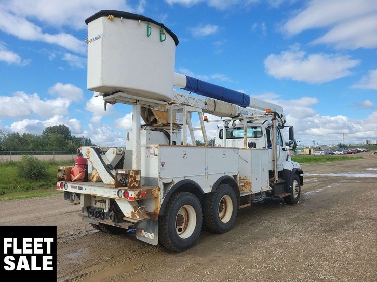 2013-freightliner-108sd-image-4