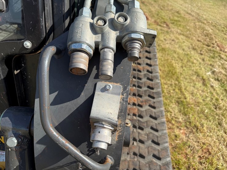 new-holland-c337-image-14