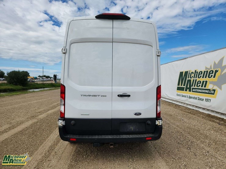 2019-ford-transit-image-28
