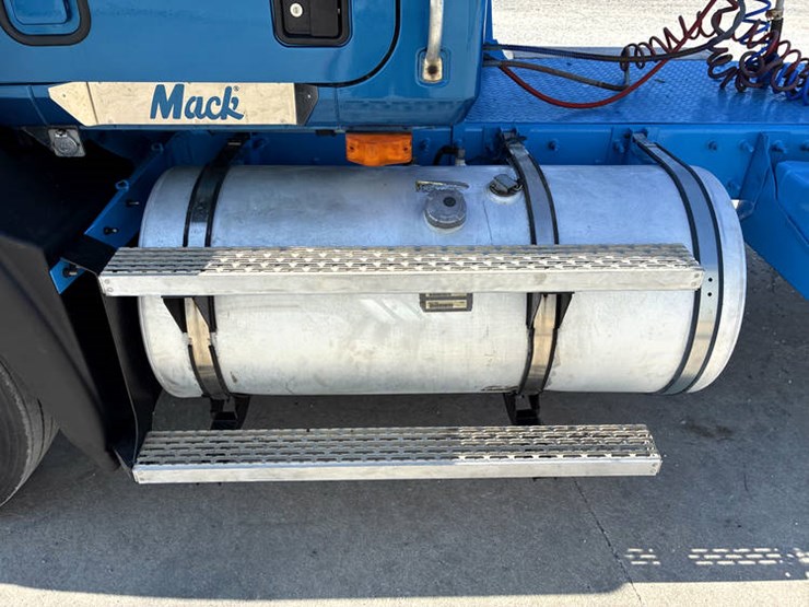 1996-mack-ch613-image-53
