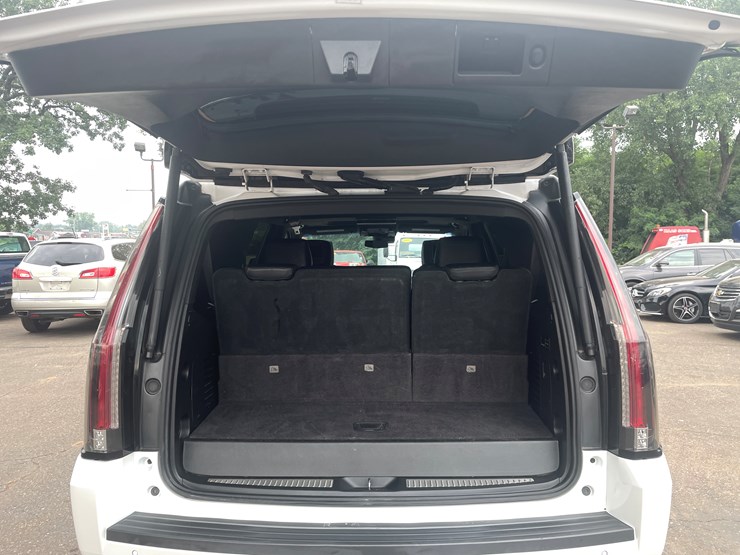 2017-cadillac-escalade-image-62