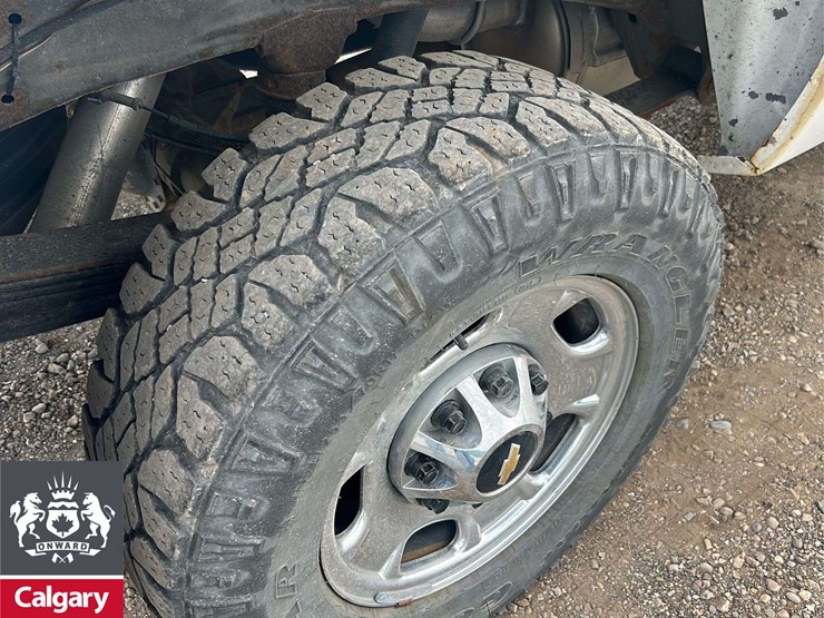 2013-chevrolet-silverado-2500hd-ls-image-21